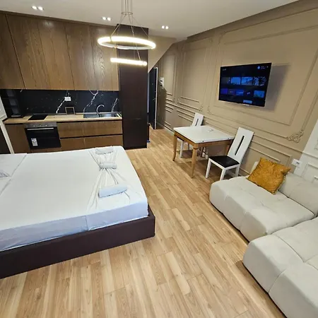 Square 21 * Tiran